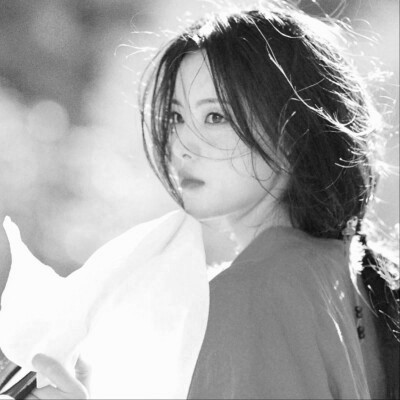女生小清新黑白头像图片