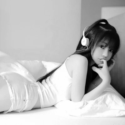 女生头像黑白系唯美清新图片