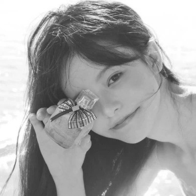 女生头像黑白系唯美清新图片