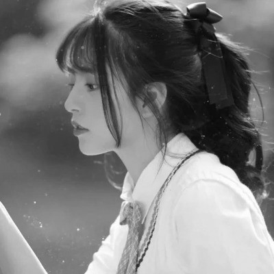 女生头像黑白系唯美清新图片