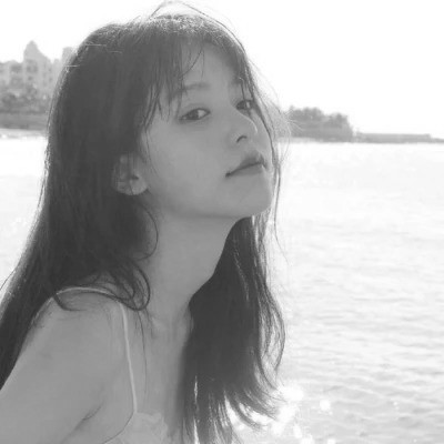 女生头像黑白系唯美清新图片