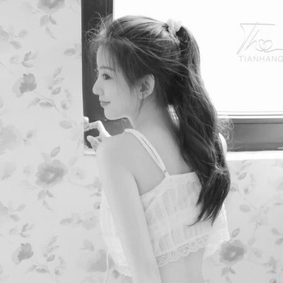女生头像黑白系唯美清新图片