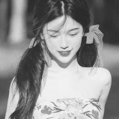女生头像黑白系唯美清新图片