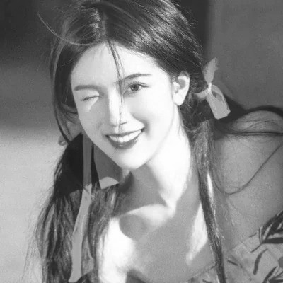 女生头像黑白系唯美清新图片