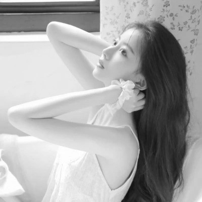 女生头像黑白系唯美清新图片