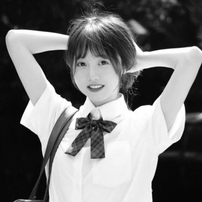 女生头像黑白系唯美清新图片