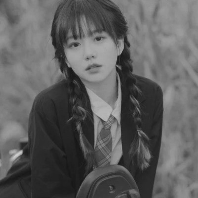女生头像黑白系唯美清新图片