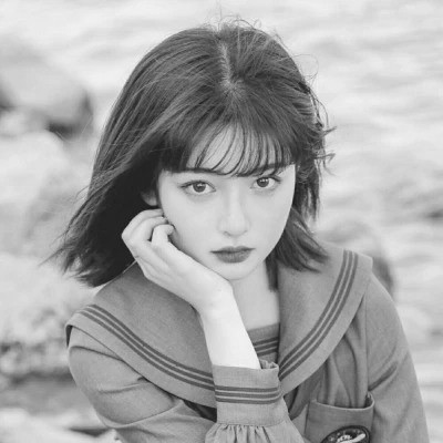 女生头像黑白系唯美清新图片