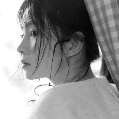 女生头像黑白系唯美清新图片
