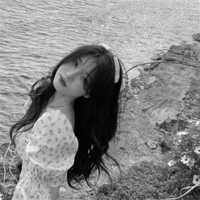 女生头像黑白系唯美清新图片
