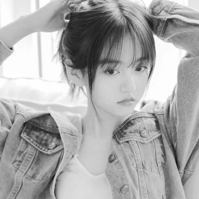 女生头像黑白系唯美清新图片