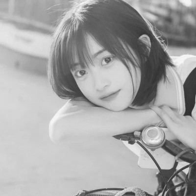 女生头像黑白系唯美清新图片