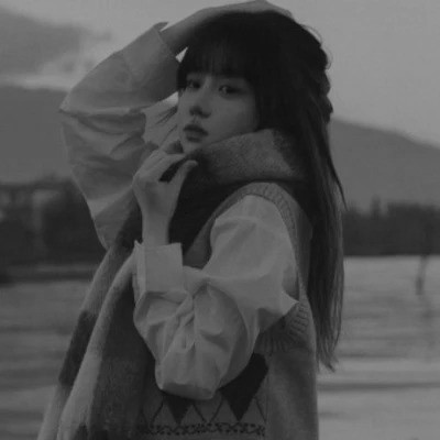 女生头像黑白系唯美清新图片
