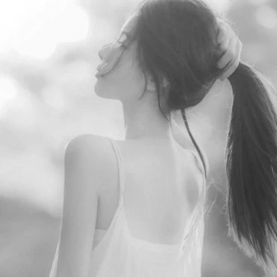 女生头像黑白系唯美清新图片