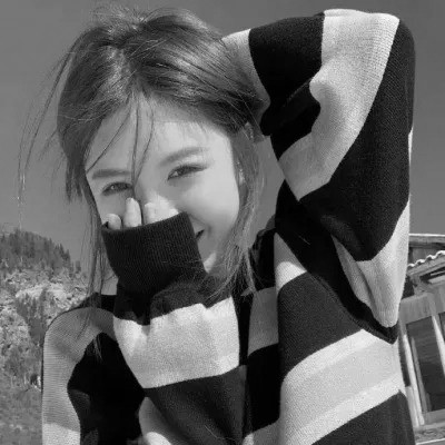 女生头像黑白系唯美清新图片