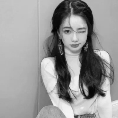 女生头像黑白系唯美清新图片