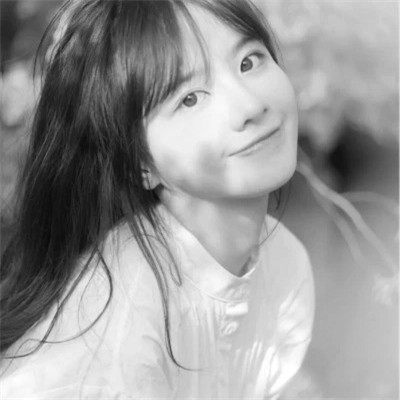 女生头像黑白系唯美清新图片