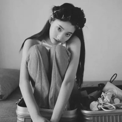 女生头像黑白系唯美清新图片