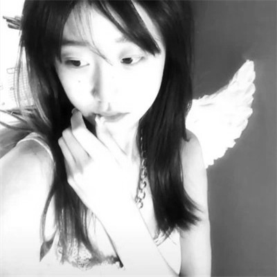 女生头像黑白系唯美清新图片