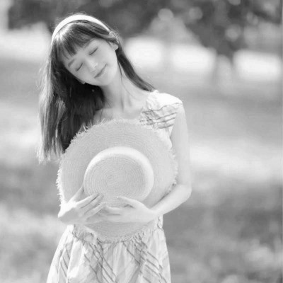 黑白清新女头图片
