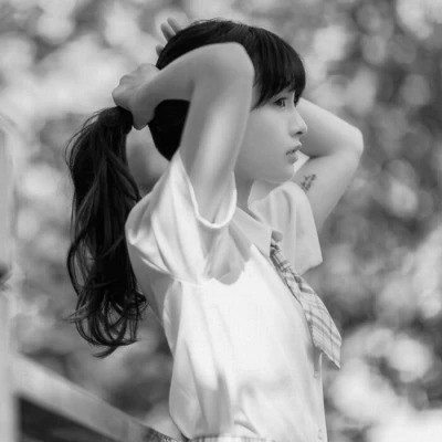 黑白清新女头图片