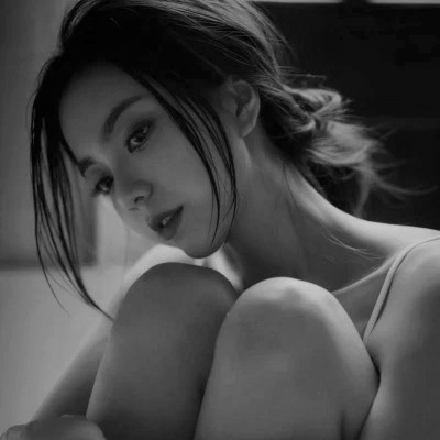 黑白清新女头图片