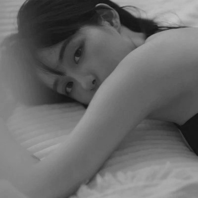 黑白清新女头图片