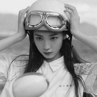 黑白清新女头图片