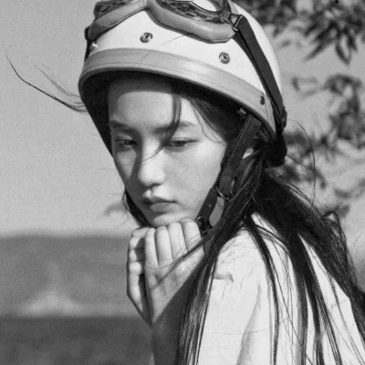 黑白清新女头图片