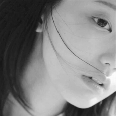黑白清新女头图片