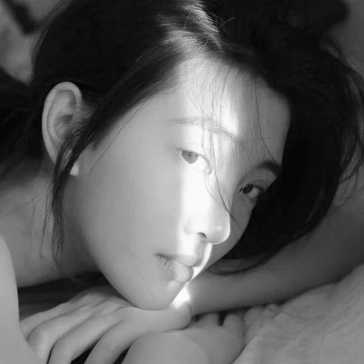 黑白清新女头图片