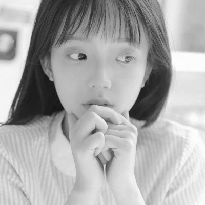 黑白清新女头图片