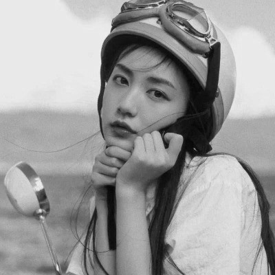 黑白清新女头图片