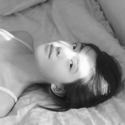黑白清新女头图片