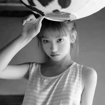 黑白清新女头图片