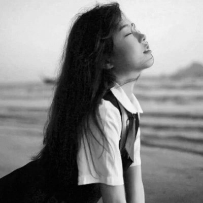 黑白清新女头图片