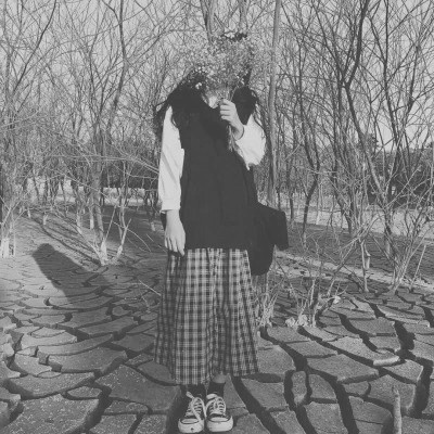 黑白清新女头图片