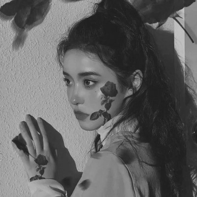 黑白清新女头图片