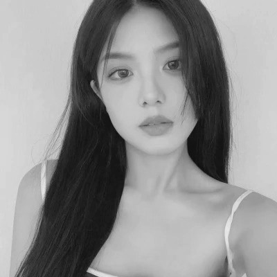 黑白气质女头像高清图片