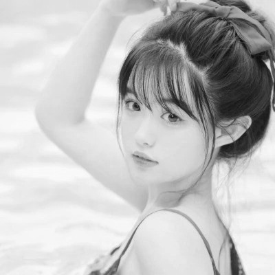 黑白气质女头像高清图片