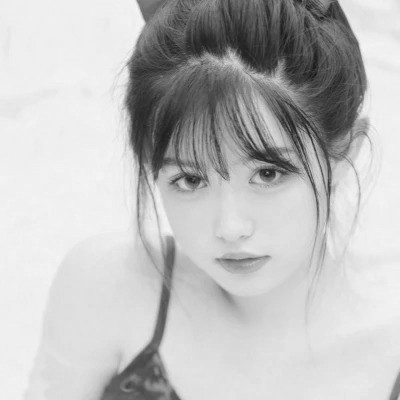 黑白气质女头像高清图片