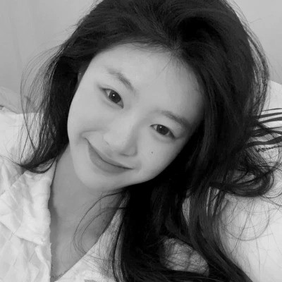 黑白气质女头像高清图片
