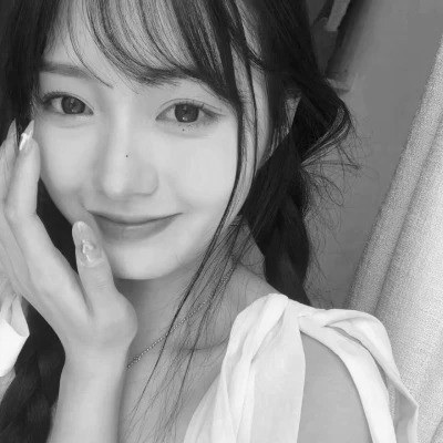 黑白气质女头像高清图片