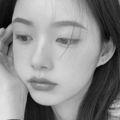 黑白气质女头像高清图片