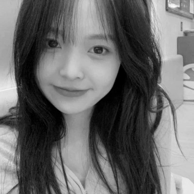 黑白气质女头像高清图片