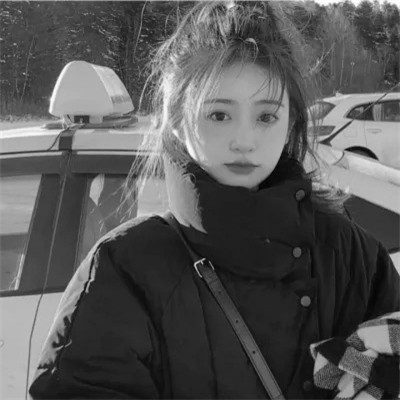 黑白气质女头像高清图片