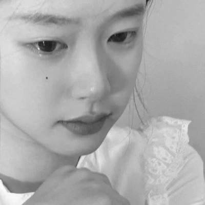 黑白气质女头像高清图片