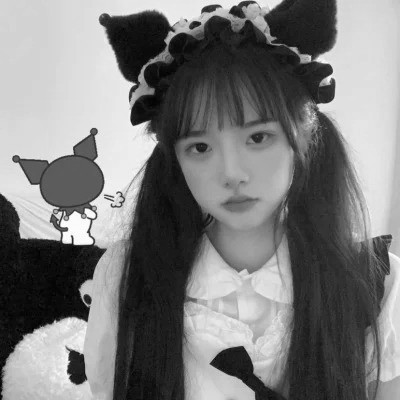 黑白气质女头像高清图片
