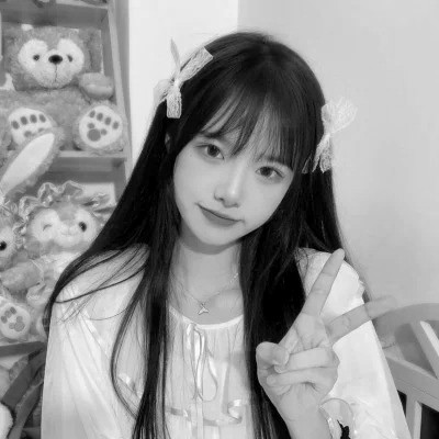 黑白气质女头像高清图片