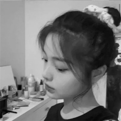 黑白气质女头像高清图片